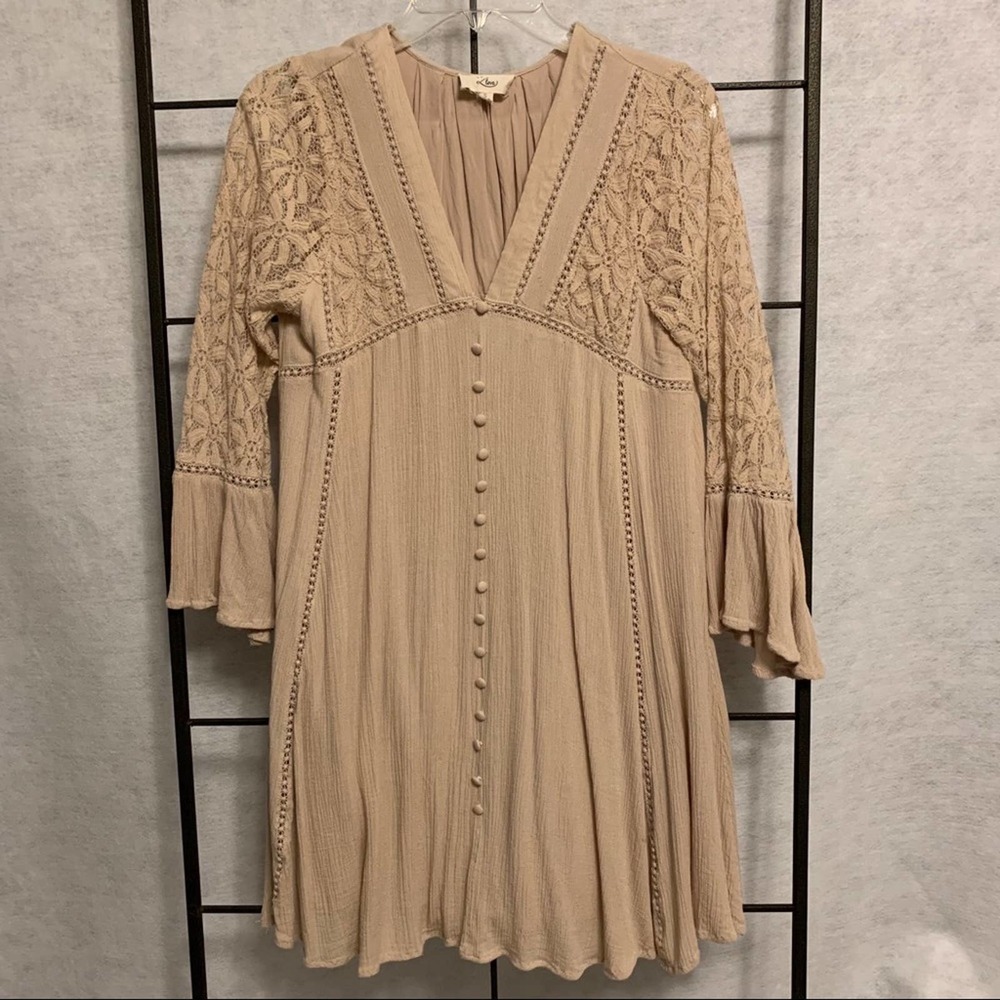 Love Beige Button Front Lacey Tunic.‎ Size S